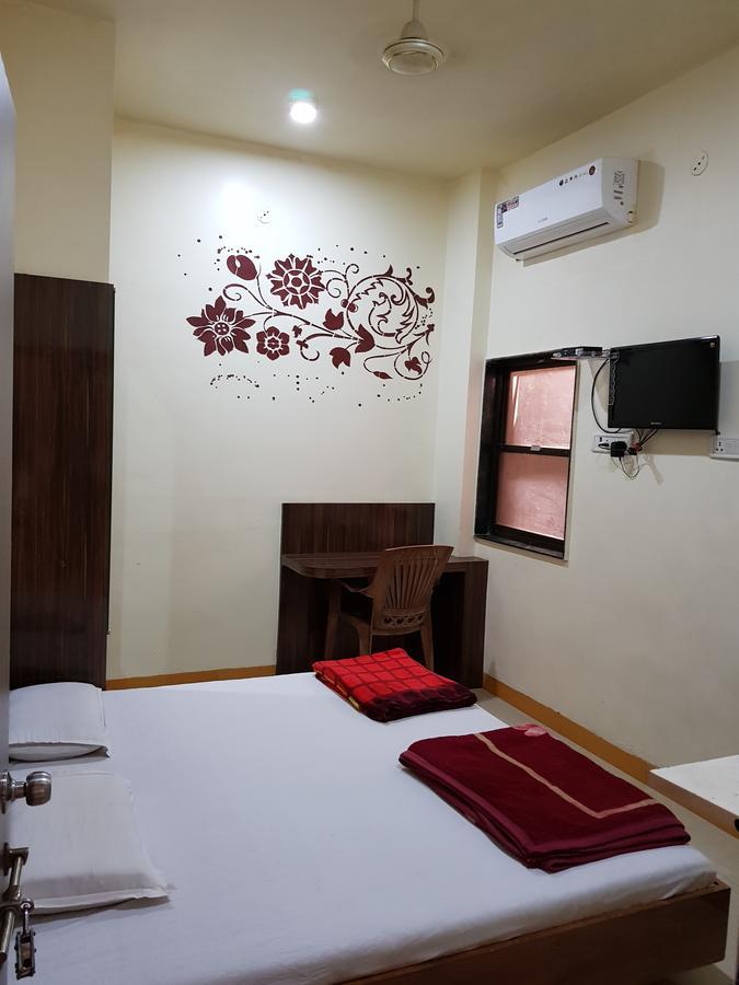 Hotel Shri Radhe Krishna Godarpura Kültér fotó
