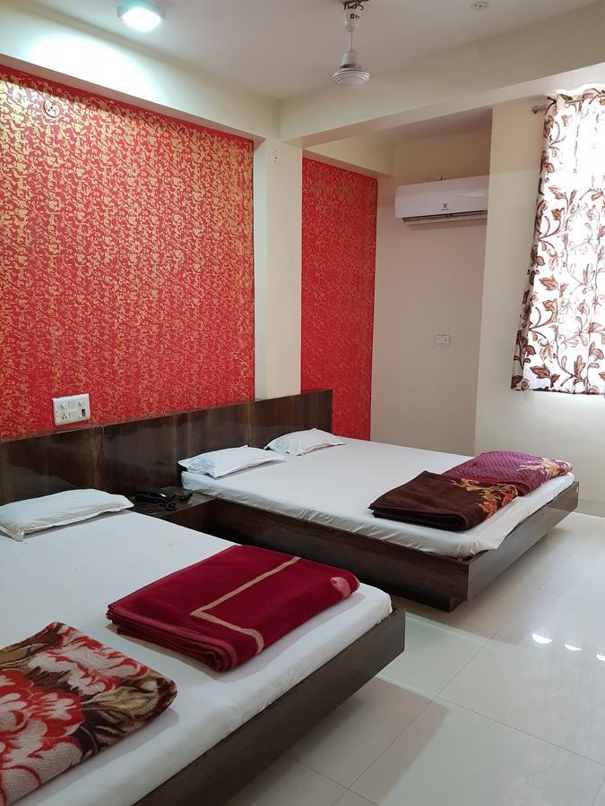 Hotel Shri Radhe Krishna Godarpura Kültér fotó