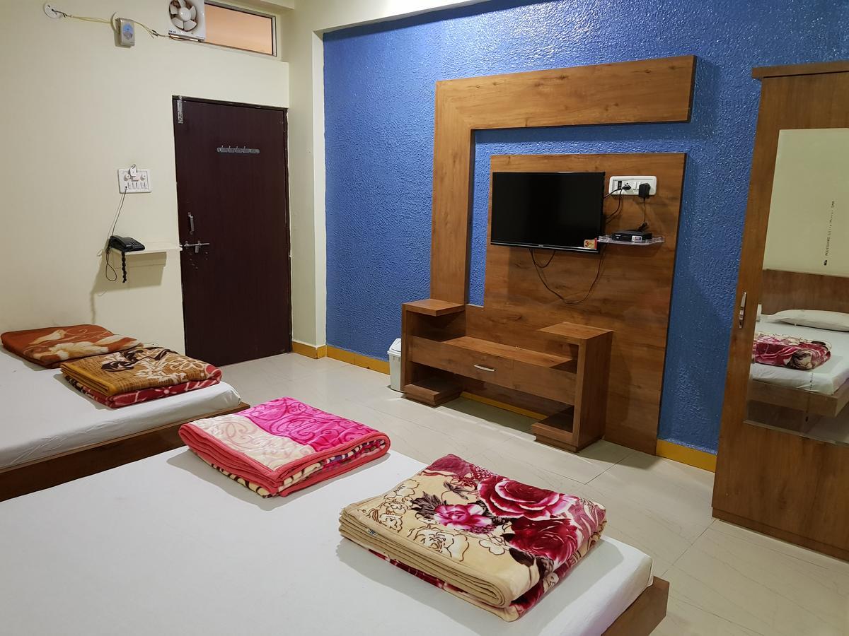 Hotel Shri Radhe Krishna Godarpura Kültér fotó