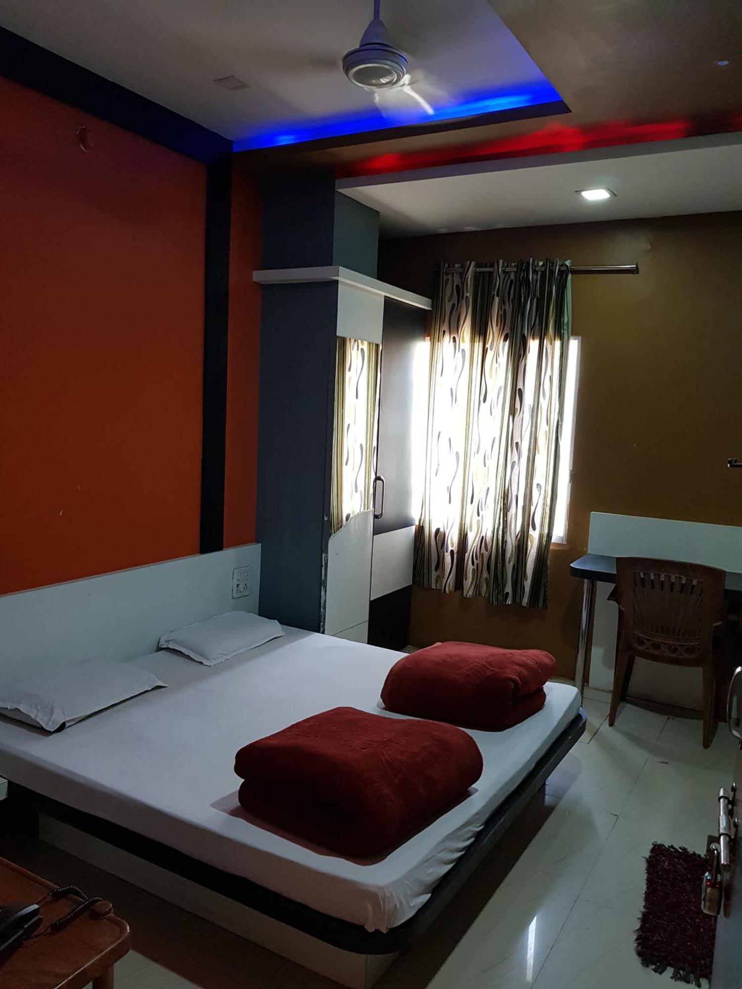 Hotel Shri Radhe Krishna Godarpura Kültér fotó