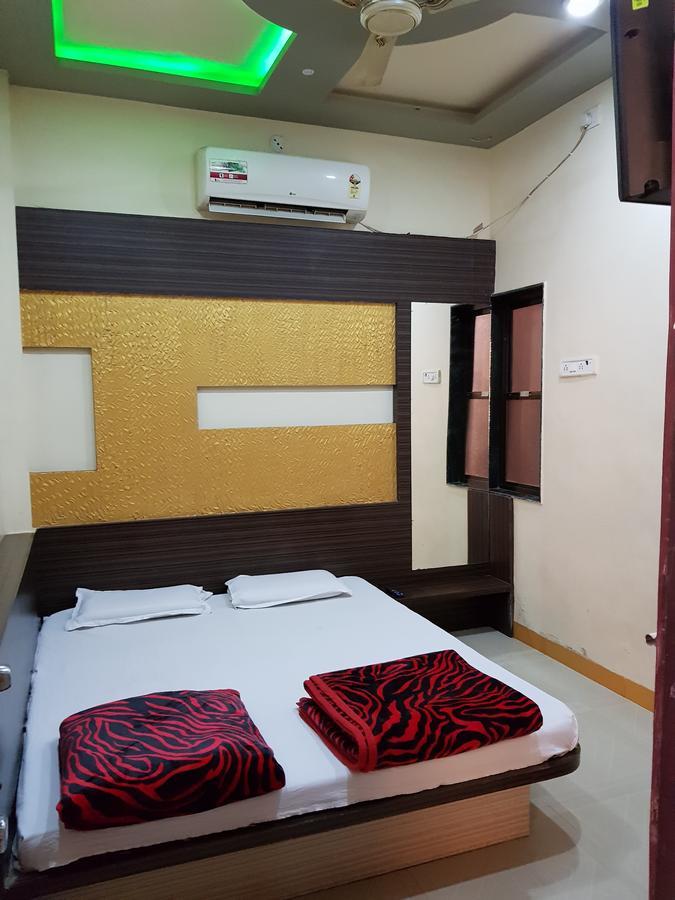 Hotel Shri Radhe Krishna Godarpura Kültér fotó