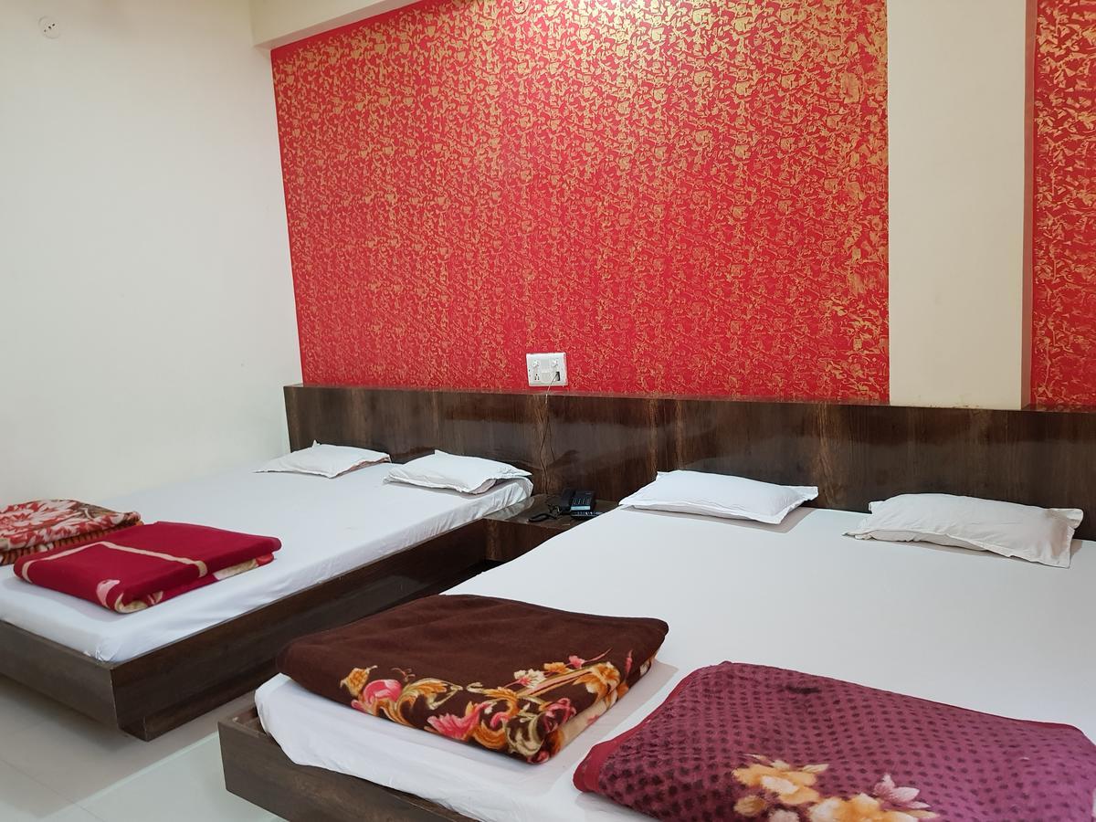 Hotel Shri Radhe Krishna Godarpura Kültér fotó