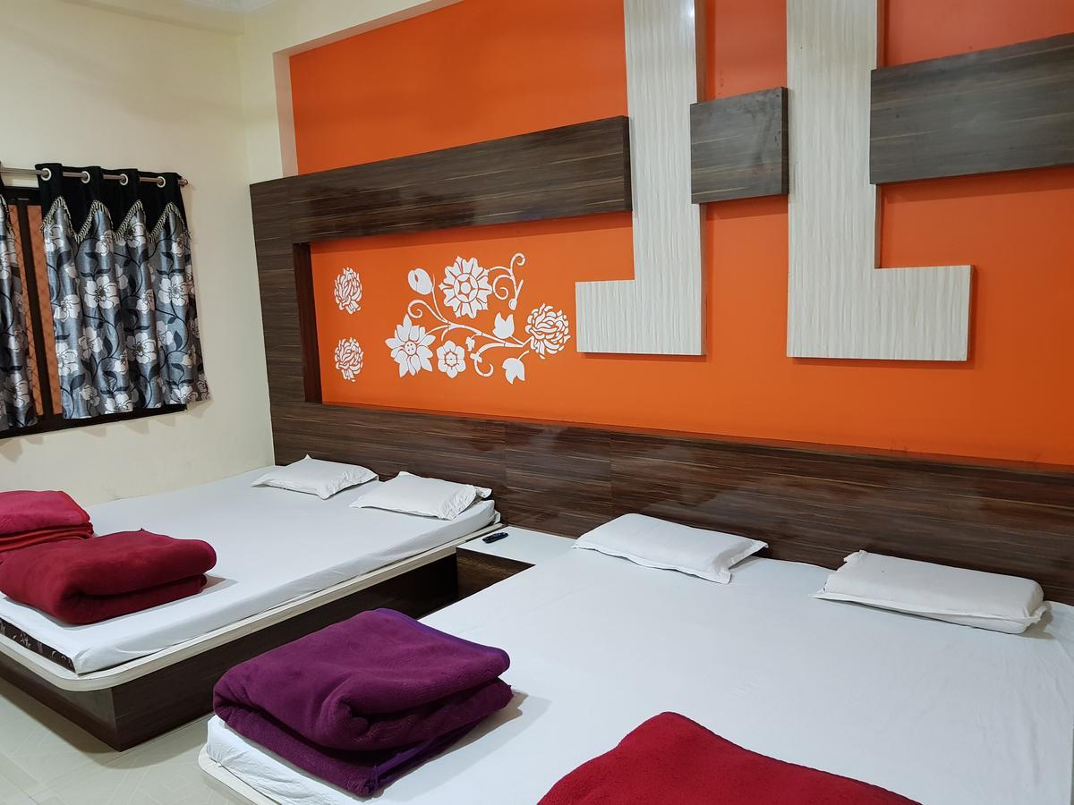 Hotel Shri Radhe Krishna Godarpura Kültér fotó