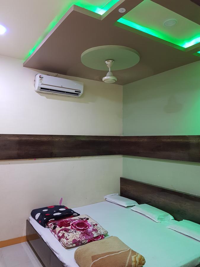 Hotel Shri Radhe Krishna Godarpura Kültér fotó