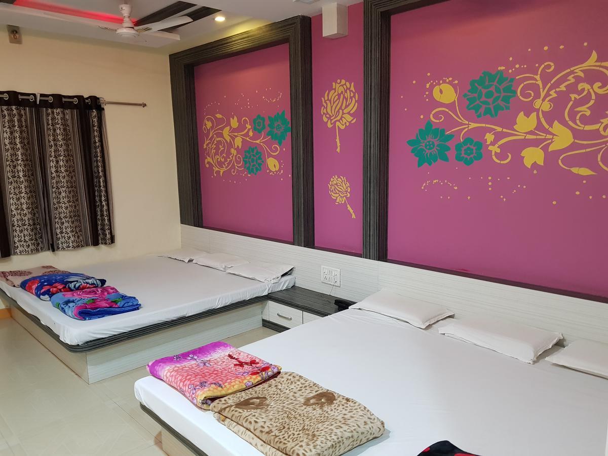 Hotel Shri Radhe Krishna Godarpura Kültér fotó