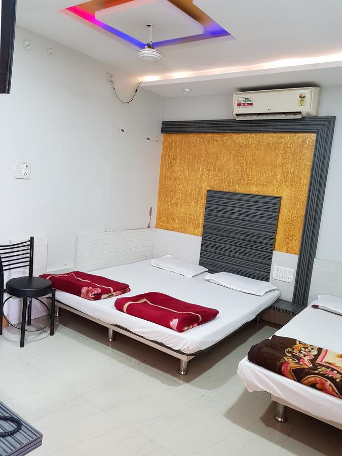 Hotel Shri Radhe Krishna Godarpura Kültér fotó